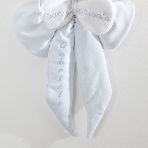 Embroidered name on the newborn door bow