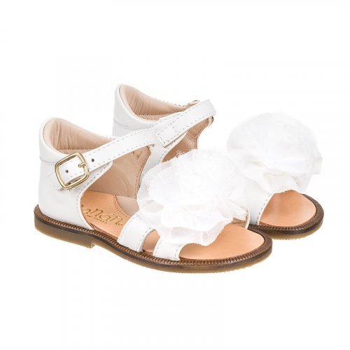 Sandalen mit weißen Blumen_5797