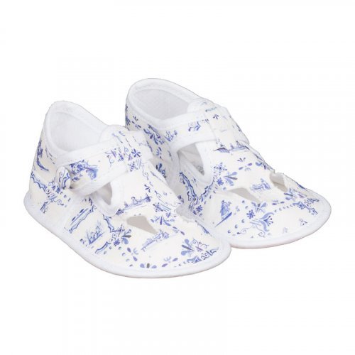 Sandal with allover eyelets_11652