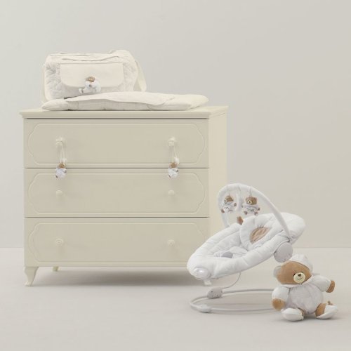 Cream coloured Chest of drawers_405