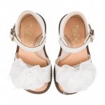 Sandalen mit weißen Blumen_5799