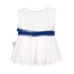 White sleeveless blouse
 (10 ANNI)