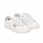 White sneakers
 (NR 20)