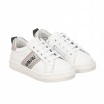 White sneakers
 (NR 24)